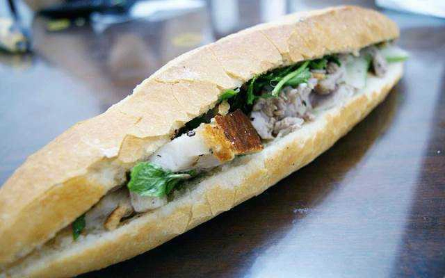 Ăn vặt Bánh Mì Heo Quay & Xíu Mại