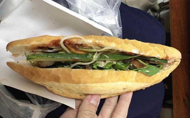 Ăn vặt Bánh Mì Hồng Vân