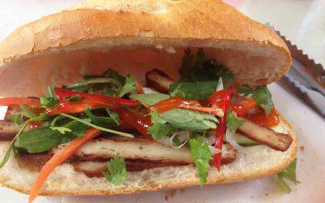 Ăn vặt Bánh Mì Lâm Tỏ - Bạch Đằng
