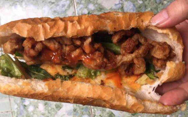 Ăn vặt Bánh Mì May Mắn - Bánh Mì Chả Cá & Hồng Trà Tắc