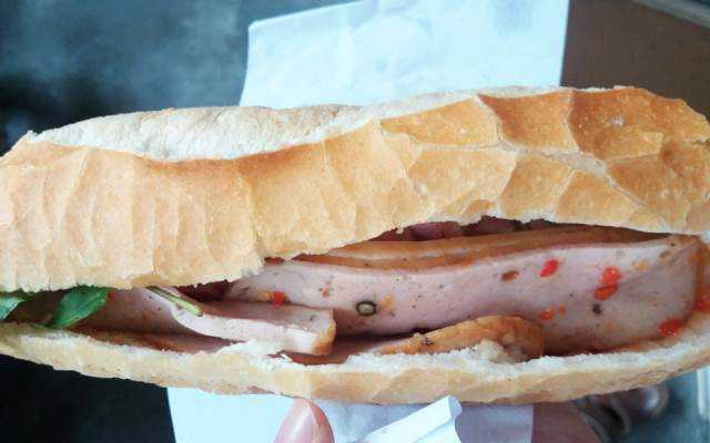Ăn vặt Bánh Mì Mười Dũng