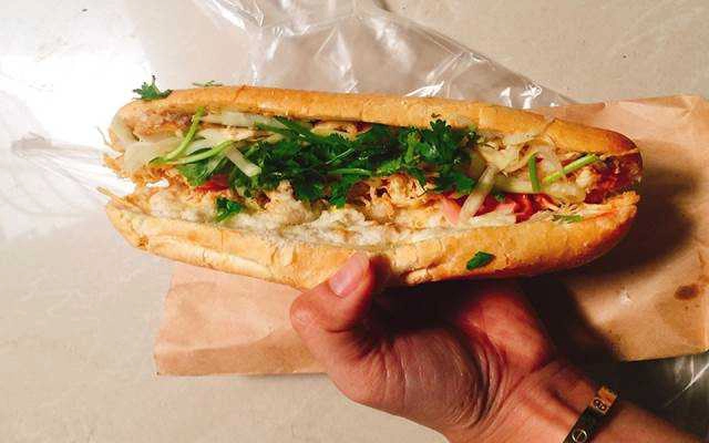 Ăn vặt Bánh Mì - Nguyễn Văn Cừ