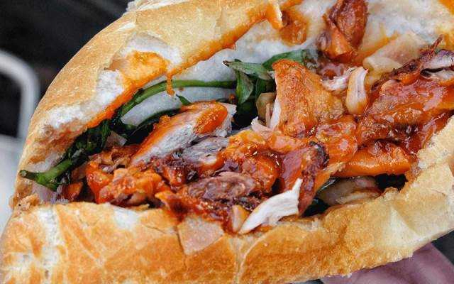 Ăn vặt Bánh Mì Nhồi Chim Cút