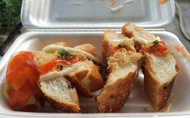 Ăn vặt Bánh Mì Nướng Muối Ớt - 179 Nguyễn Thái Học