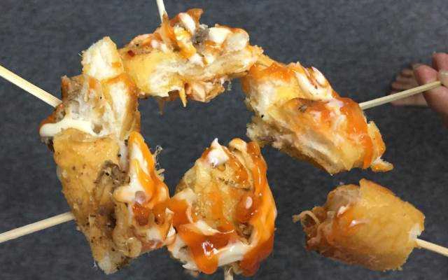 Ăn vặt Bánh Mì Nướng Muối Ớt - 304A Nguyễn Thái Học