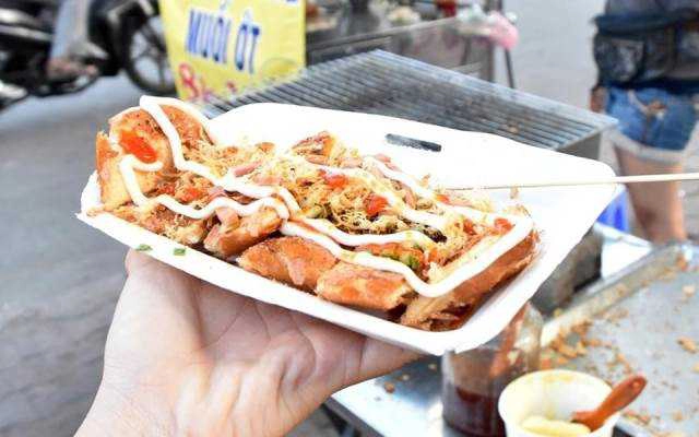 Ăn vặt Bánh Mì Nướng Muối Ớt - Chợ Ba Làng
