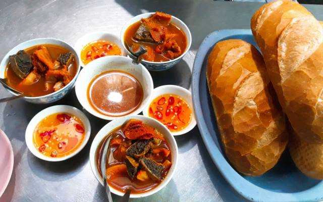 Ăn vặt Bánh Mì Phá Lấu - Phan Đình Phùng
