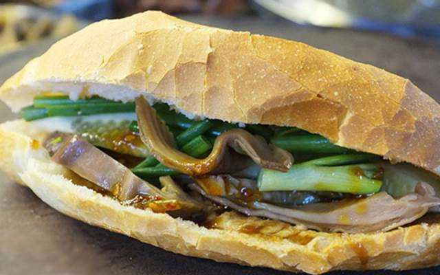 Ăn vặt Bánh Mì Phá Lấu - Quốc Lộ 13 Cũ
