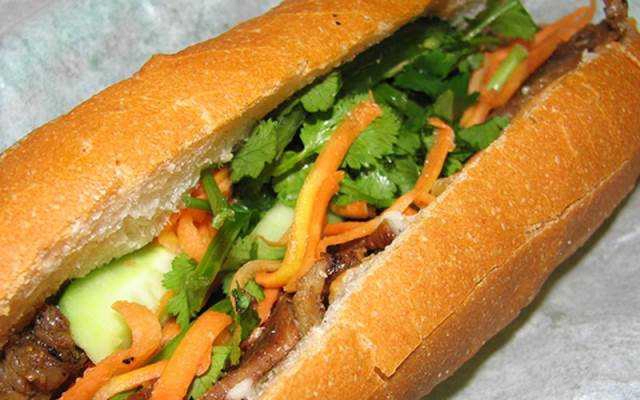 Ăn vặt Bánh Mì Phú Hương