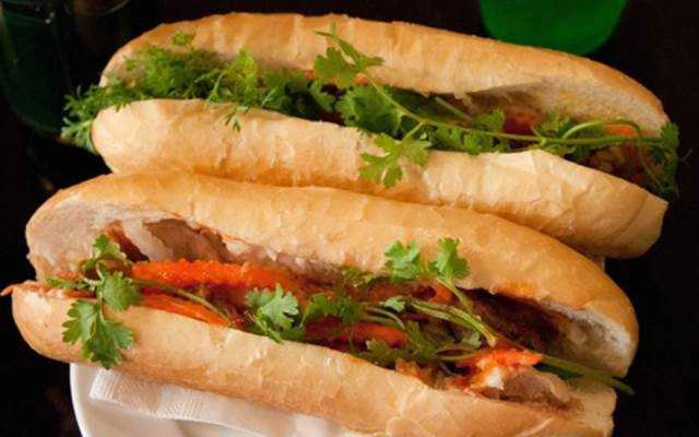 Ăn vặt Bánh Mì Phước Lộc