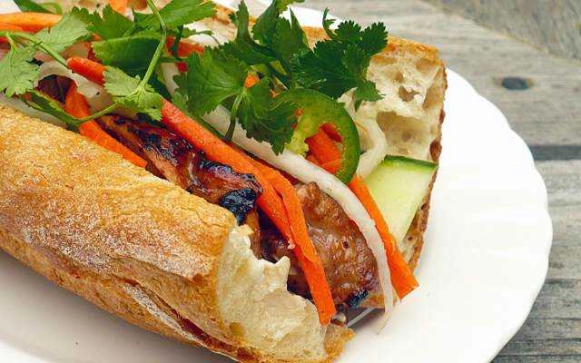Ăn vặt Bánh Mì Quang Râu