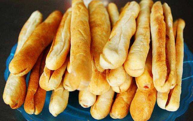 Ăn vặt Bánh Mì Que Hải Phòng - Duy Tân