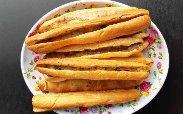 Ăn vặt Bánh Mì Que - Phan Đình Giót