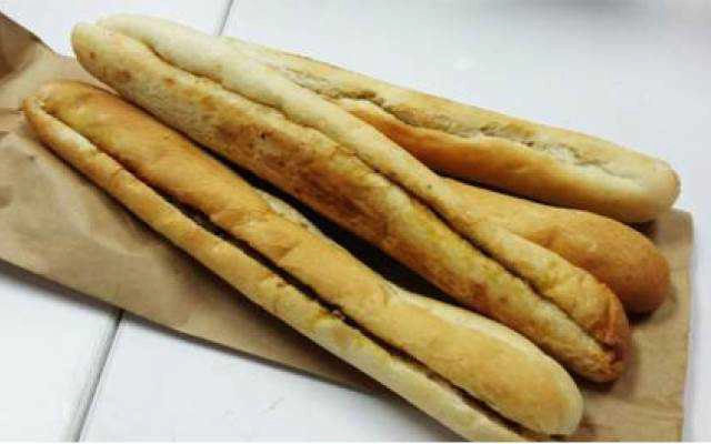 Ăn vặt Bánh Mì Que Tứ Hải