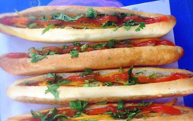 Ăn vặt Bánh Mì Que Tứ Quí