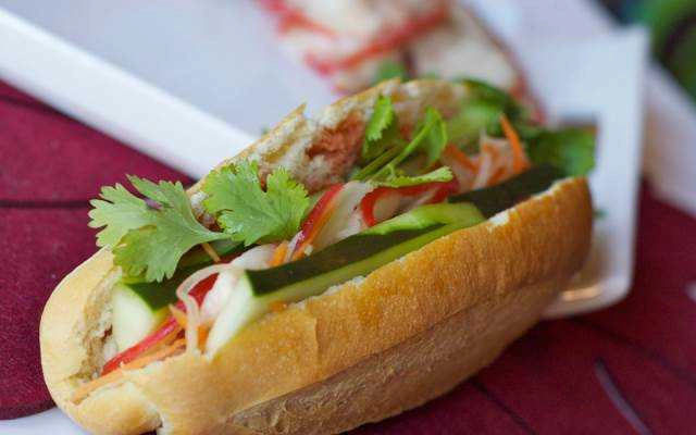 Ăn vặt Bánh Mì Thịt Đêm