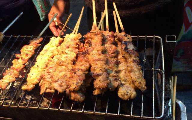 Ăn vặt Bánh Mì Thịt Xiên - Hàng Buồm