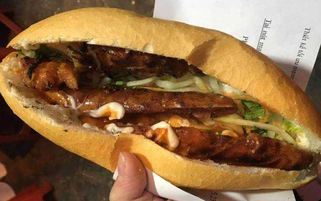 Ăn vặt Bánh Mì Thịt Xiên Nướng - Chùa Láng