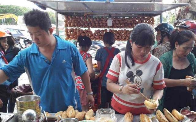 Ăn vặt Bánh Mì Thu Ngân