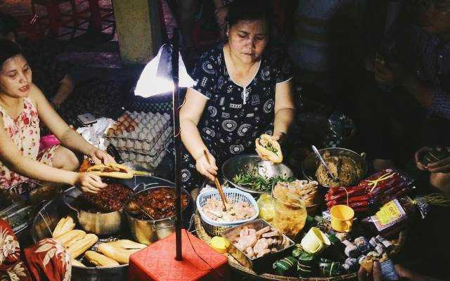 Ăn vặt Bánh Mì Tràng Tiền