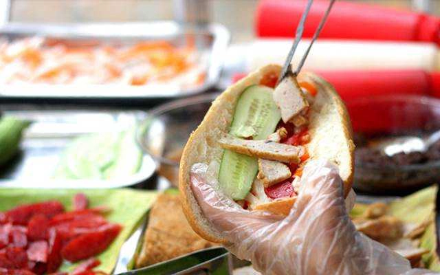 Ăn vặt Bánh Mì Tuyết Lan
