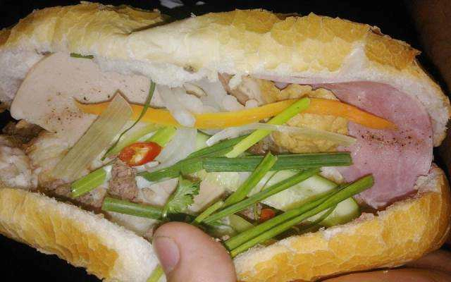 Ăn vặt Bánh Mì Vỉa Hè