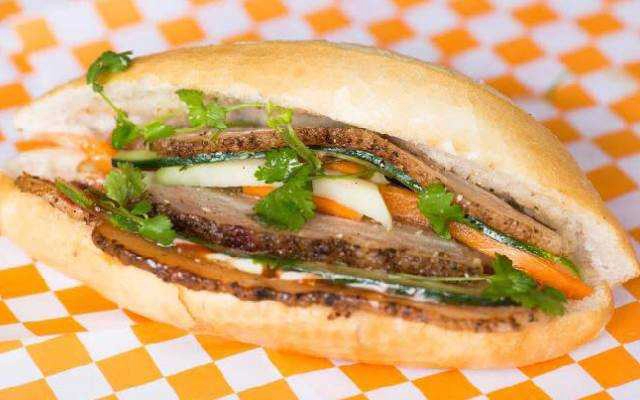 Ăn vặt Bánh Mì Việt Nhân Nóng