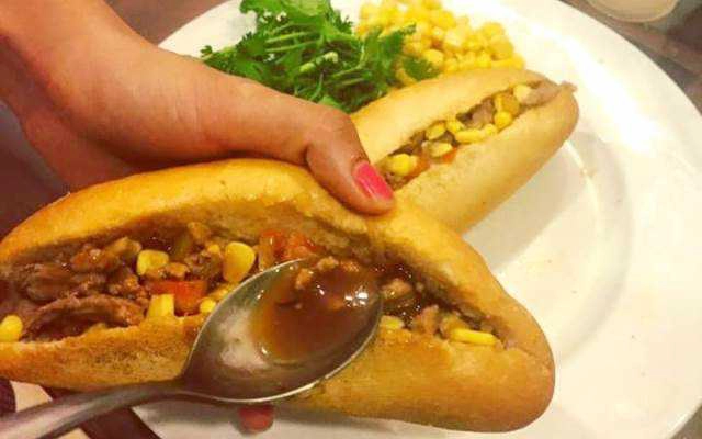 Ăn vặt Bánh Mì Vợ Ong Vàng - 169Q Tây Sơn