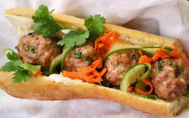 Ăn vặt Bánh Mì Vợ Ong Vàng - Trần Đại Nghĩa