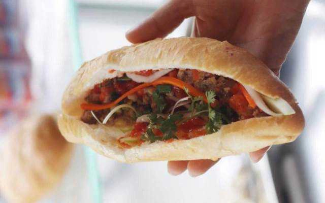 Ăn vặt Bánh Mì Xíu Mại - Ấp Bắc