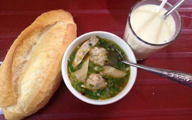 Ăn vặt Bánh Mì Xíu Mại Cá