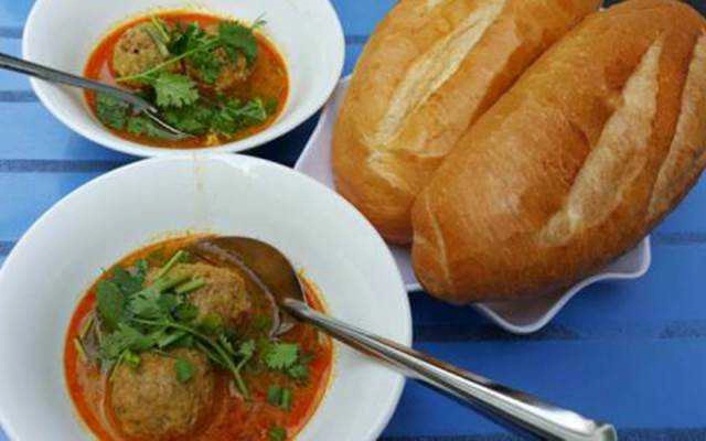 Ăn vặt Bánh Mì Xíu Mại - Lê Văn Lương