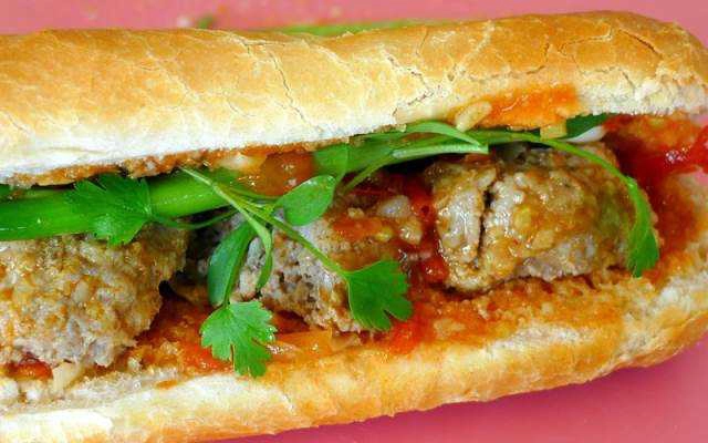 Ăn vặt Bánh Mì Xíu Mại - Quốc Lộ 13 Cũ