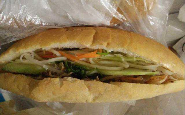 Ăn vặt Bánh Mì, Xôi & Gà Tần - Hồ Đắc Di