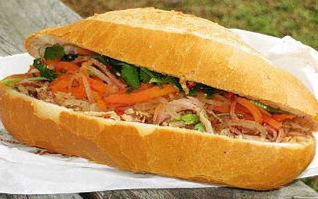 Ăn vặt Bánh Mì & Xôi Mặn - Lạc Long Quân