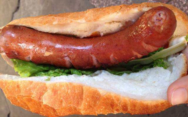 Ăn vặt Bánh Mì, Xúc Xích & Trứng Ngải Cứu - Phạm Hồng Thái