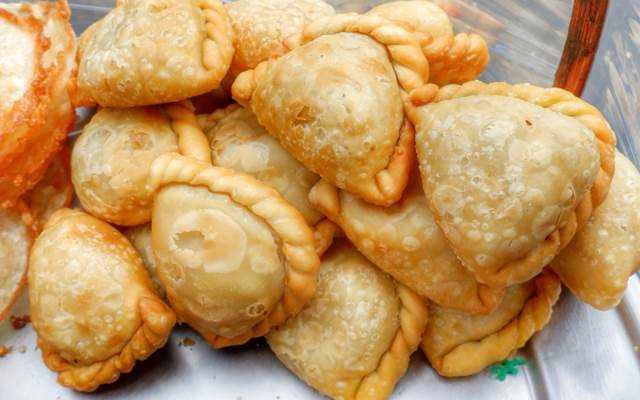 Ăn vặt Bánh Quai Vạc & Bánh Tai Yến