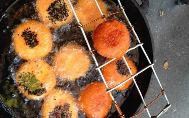Ăn vặt Bánh Rán Bà Chăn