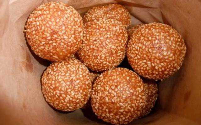 Ăn vặt Bánh Rán Cổ Truyền - Hàng Chiếu