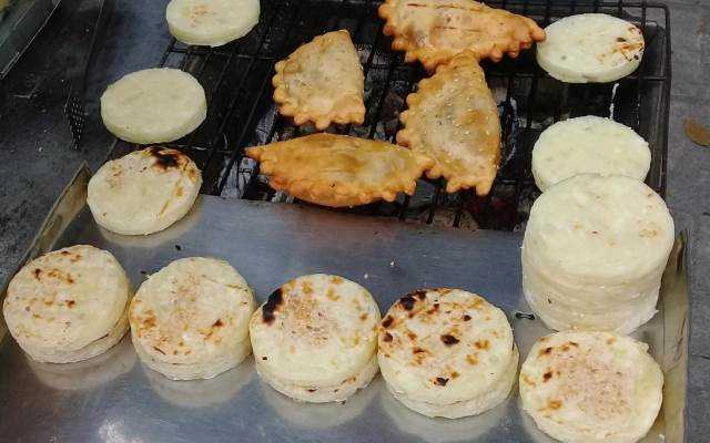 Ăn vặt Bánh Sắn Nướng - Đại Học Y