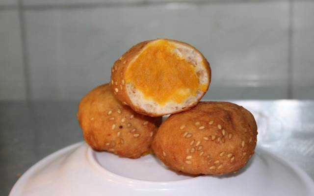 Ăn vặt Bánh Tiêu Trứng Muối
