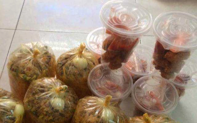 Ăn vặt Bánh Tráng Gà Xé