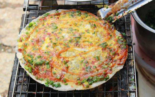 Ăn vặt Bánh Tráng Nướng Và Vịt Lộn Bình Hòa