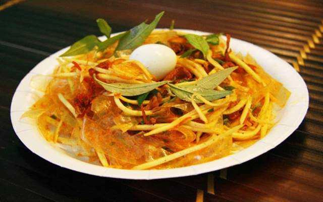 Ăn vặt Bánh Tráng Trộn Cô Lệ