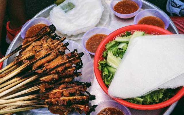 Ăn vặt Bánh Ướt Cuốn Thịt Nướng