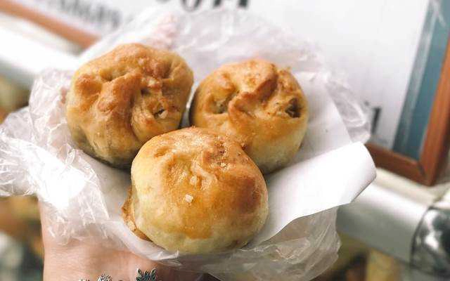 Ăn vặt Bánh Xíu Páo - Đền Quán Thánh