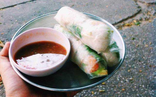 Ăn vặt Bò Bía - Công Viên Lê Văn Tám