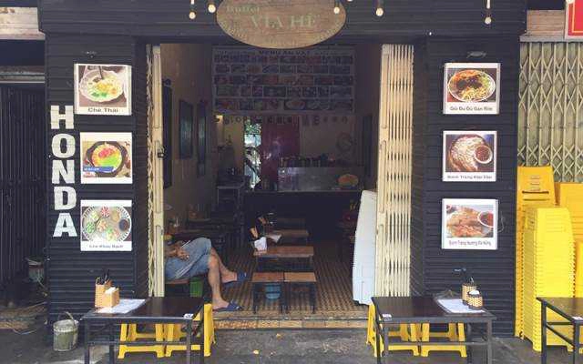 Ăn vặt Buffet Vỉa Hè