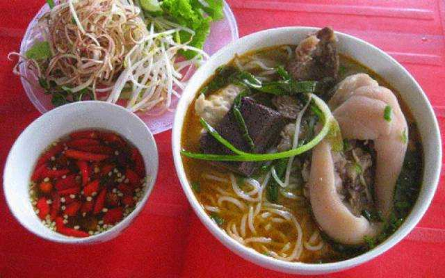 Ăn vặt Bún Bò Giò Heo