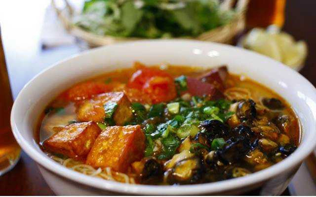 Ăn vặt Bún Ốc Bà Tài
